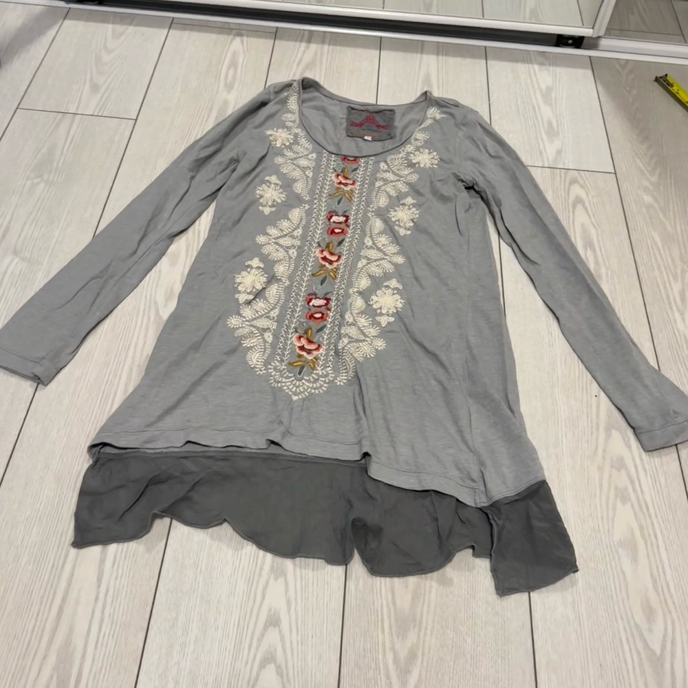 Johnny Was small floral embroidered tunic long sleeve flowers great red pink